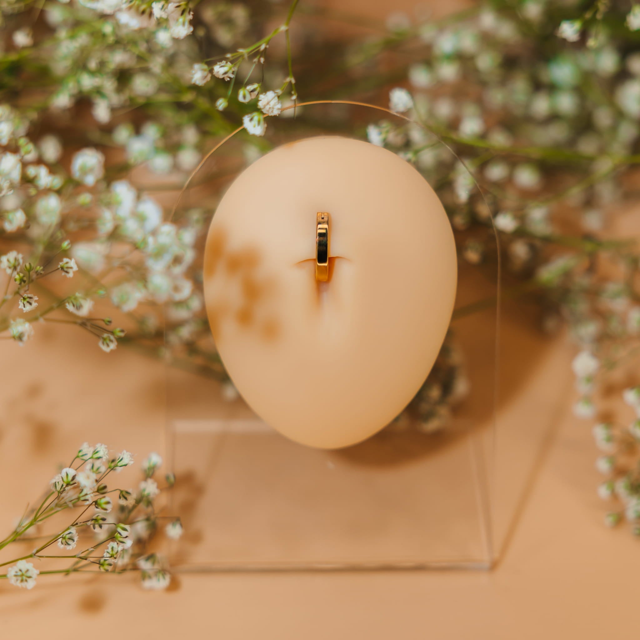 Bauchnabelring aus Stahl und Gold