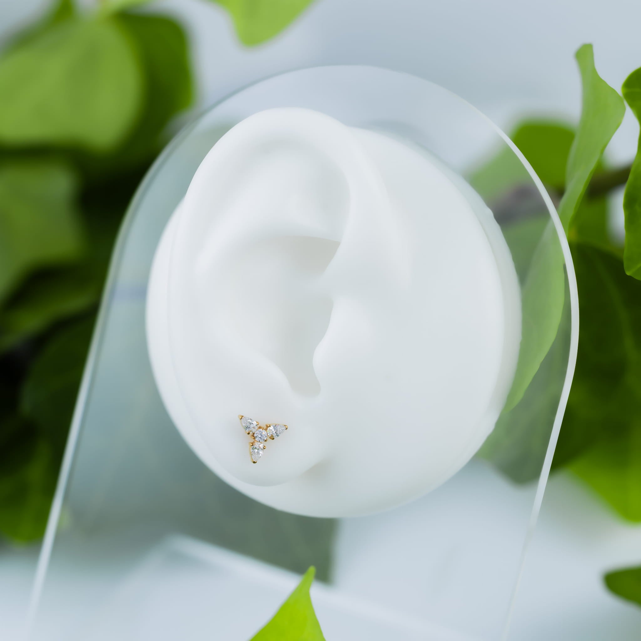 Labret aus Titan mit floralem Motiv