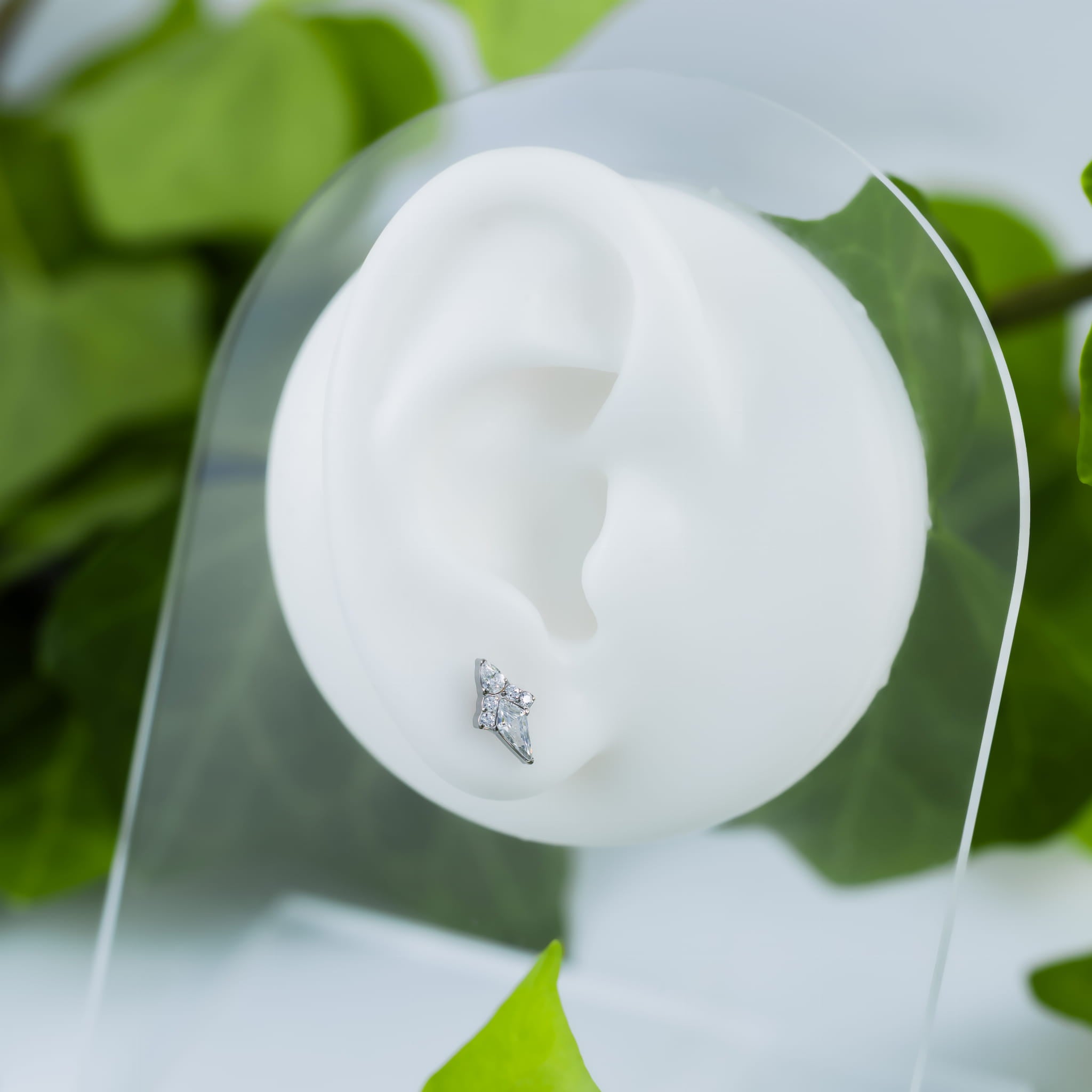 Dekoratives Labret aus Titan mit Zirkonia