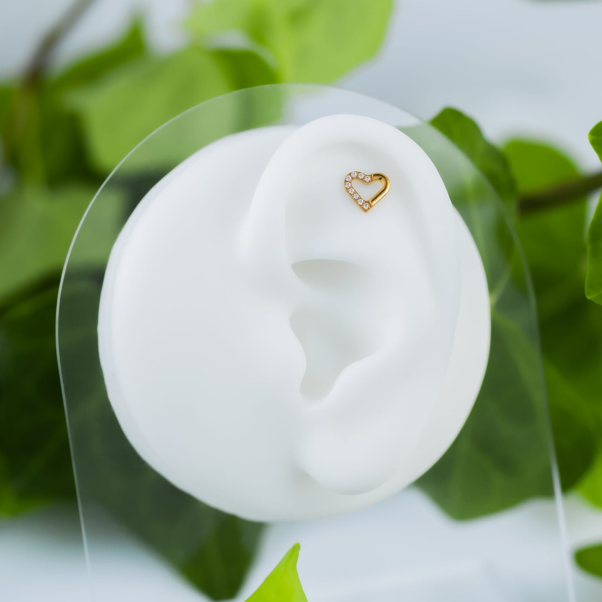 Herzförmiger Labret-Stecker aus Titan mit Zirkonia