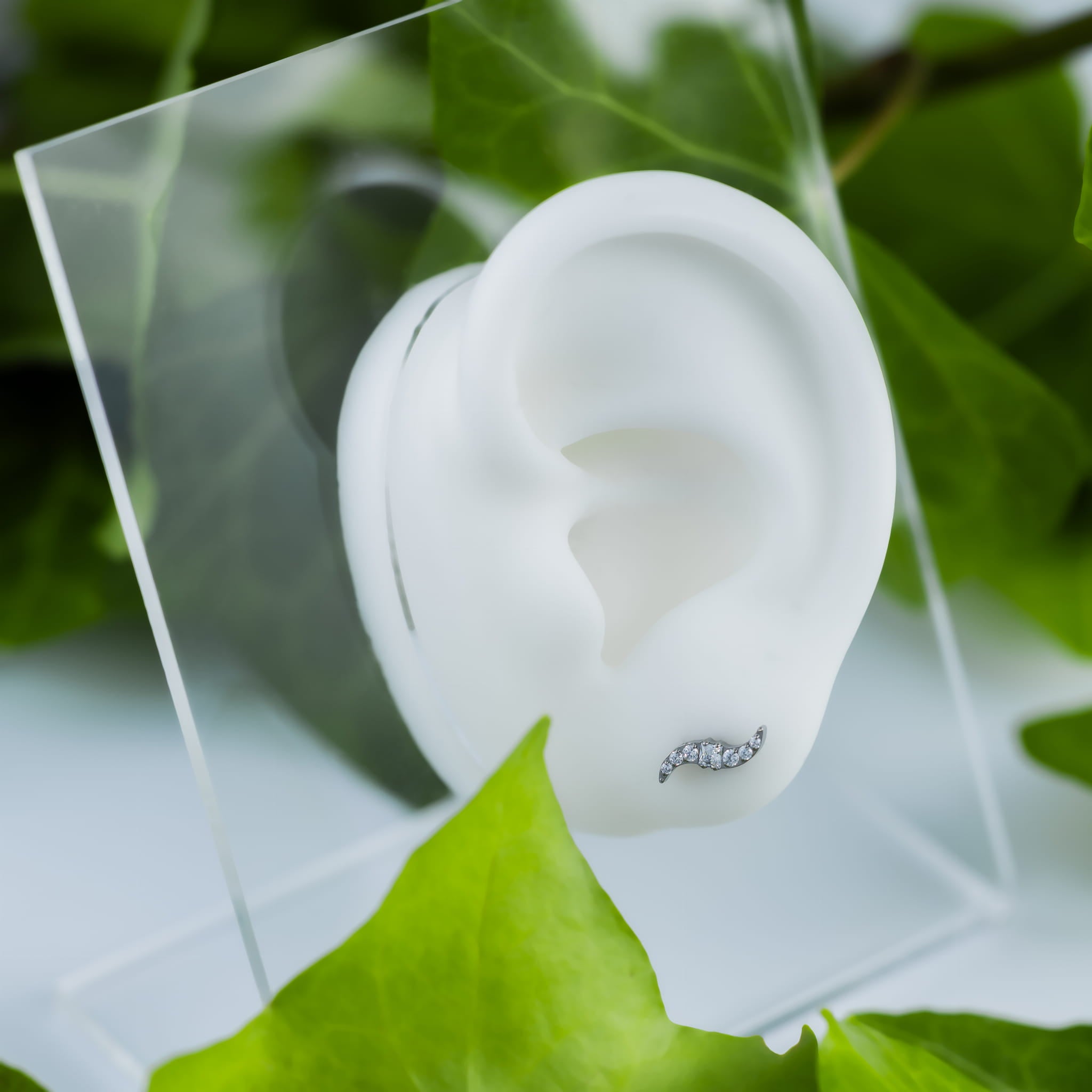 Labret aus Titan mit dekorativen Zirkonen