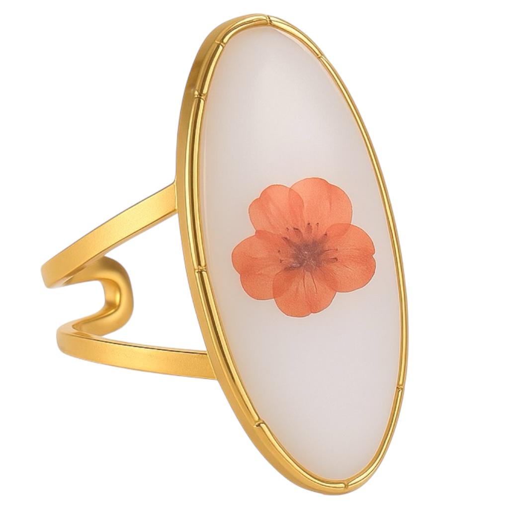 Goldring mit Kirschblüte