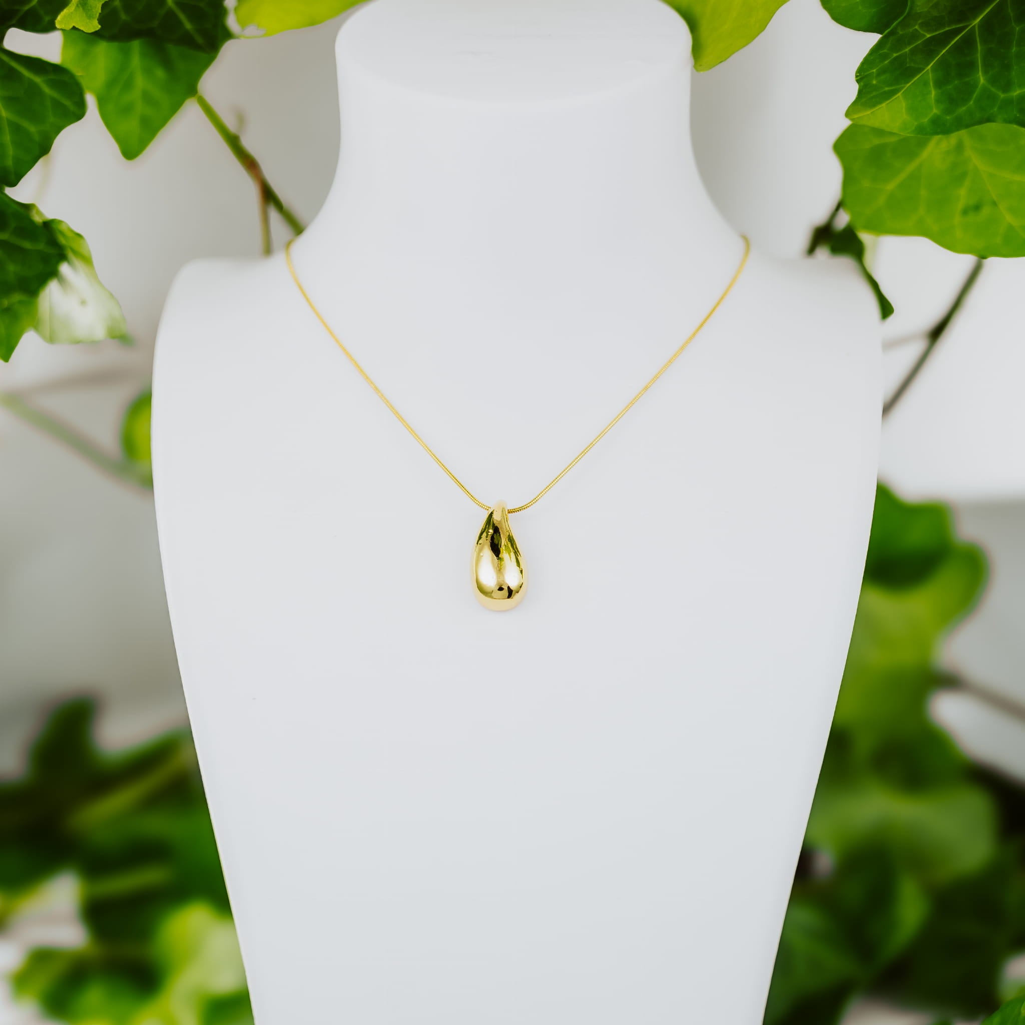 Goldene Tropfenkette