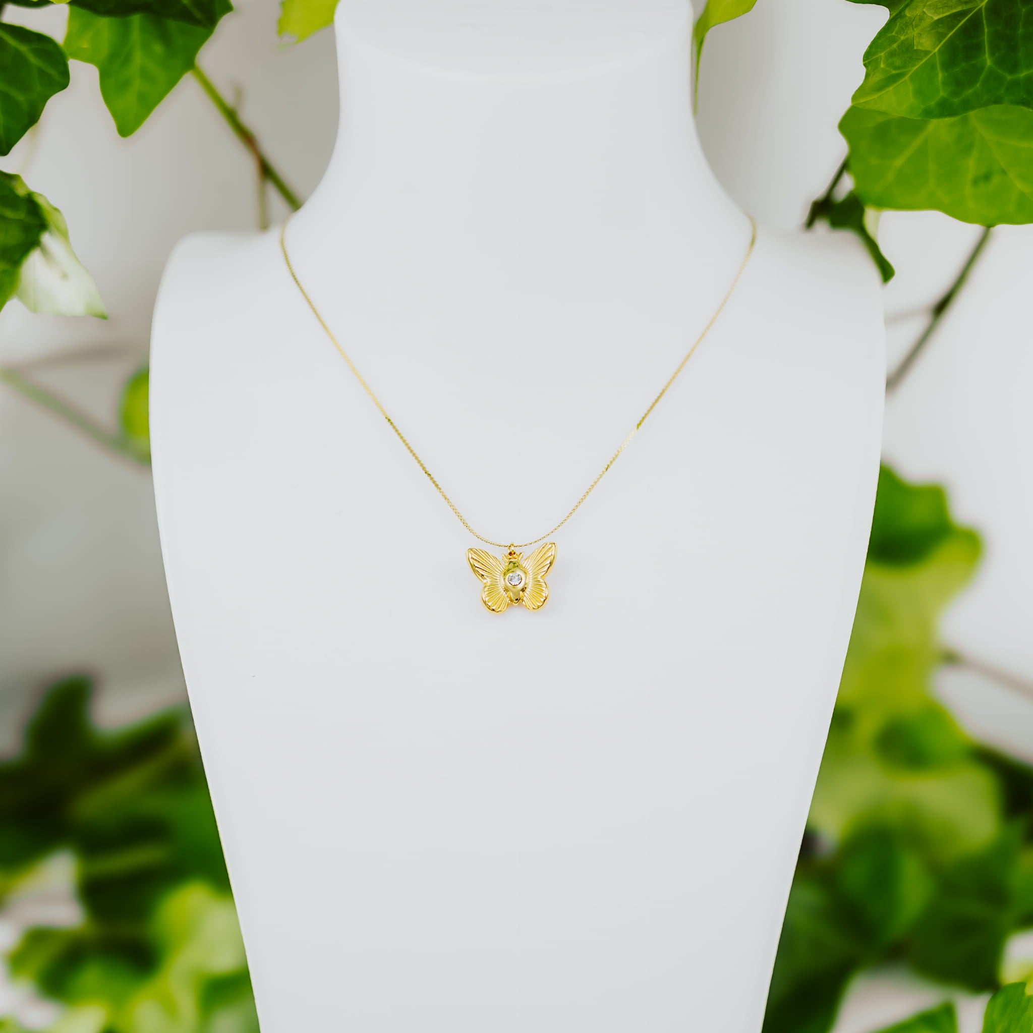 Goldene Schmetterlingskette