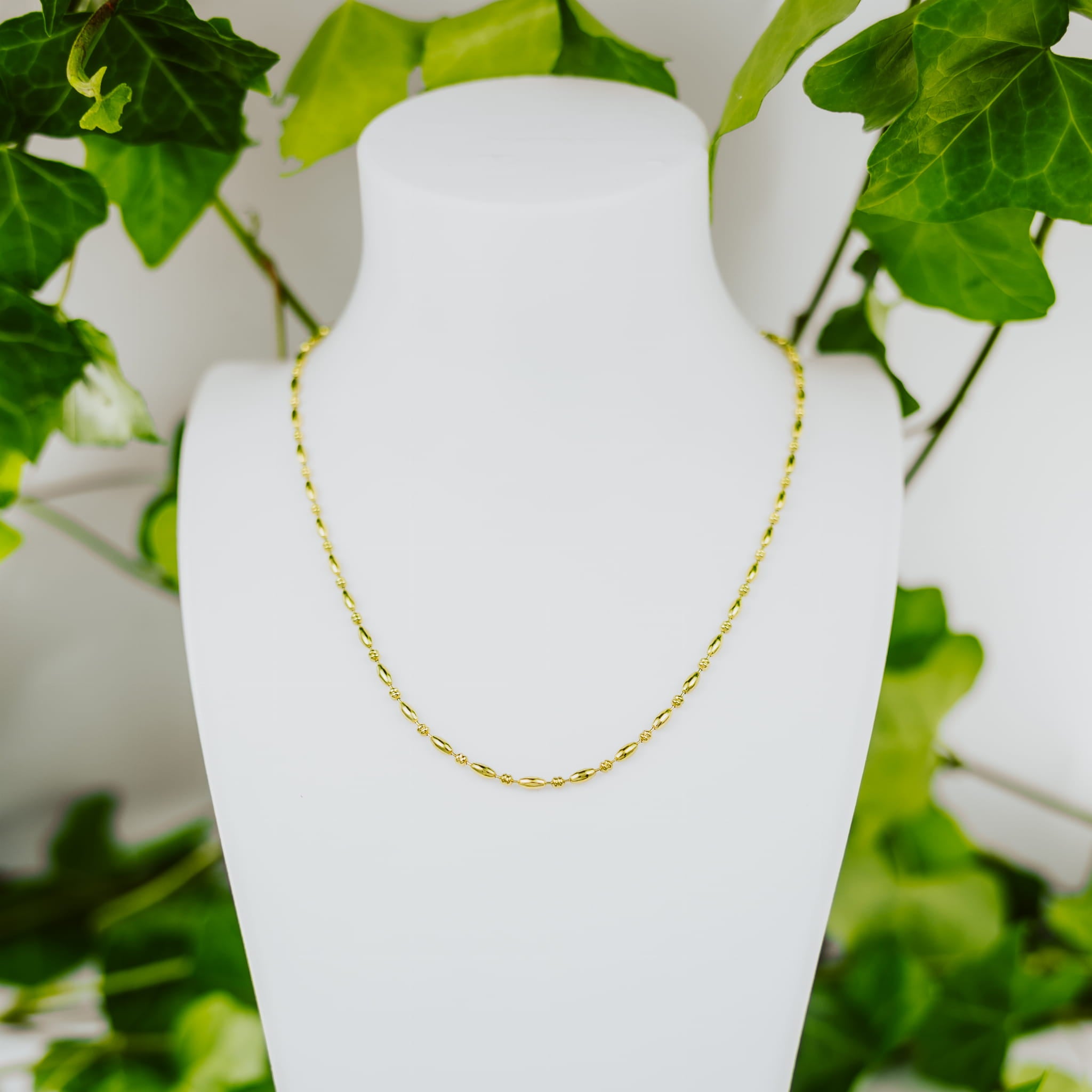 Minimalistische Goldkette, eine subtile Form von Luxus