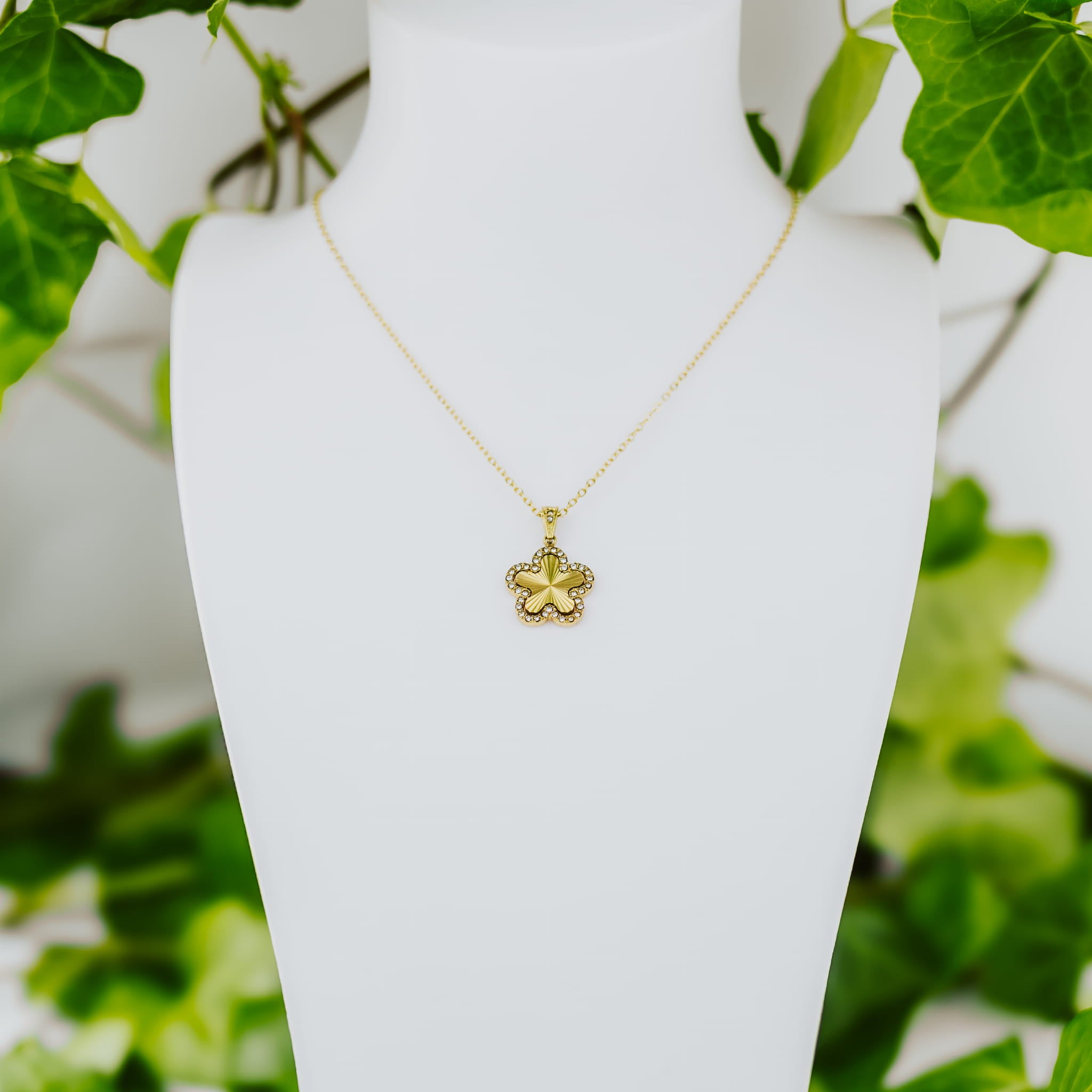 Goldene Kleeblattkette