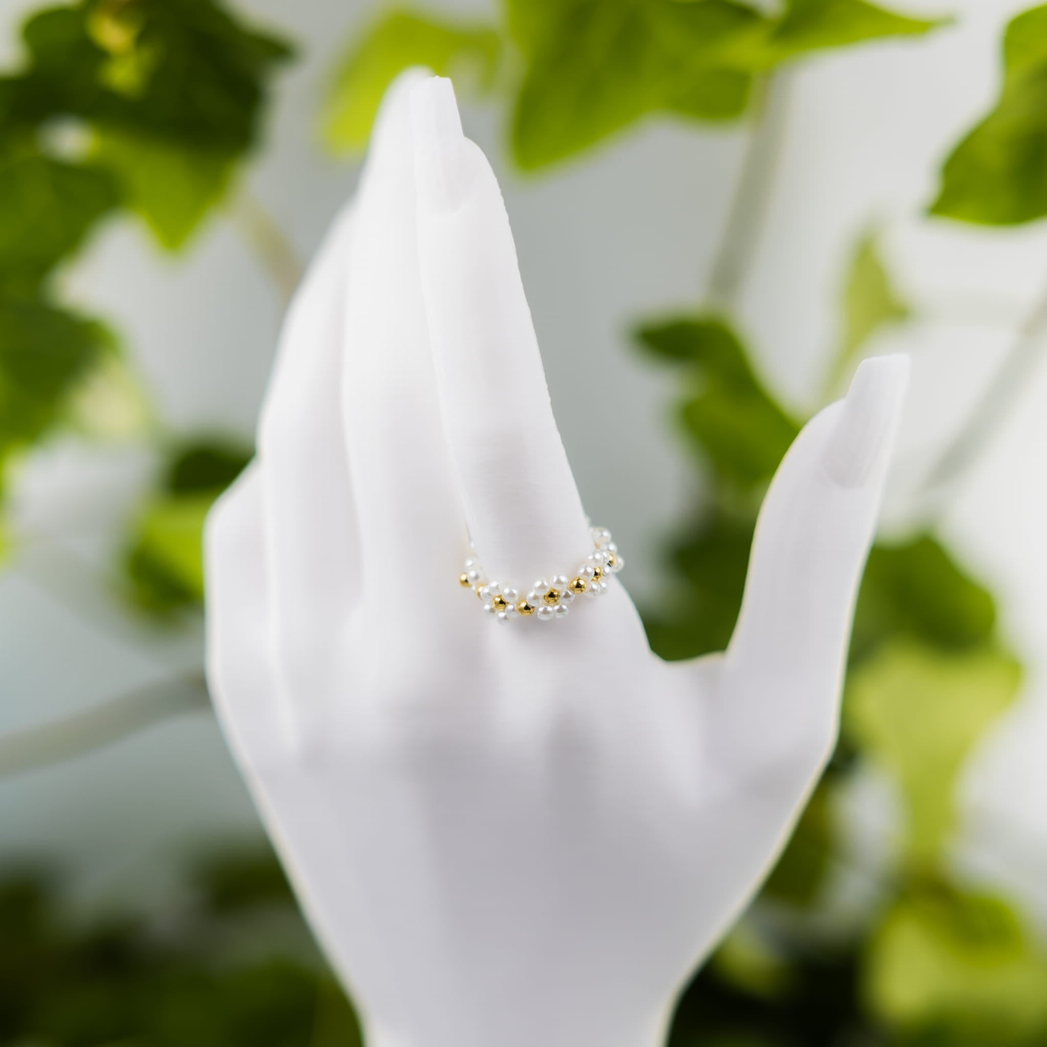 Pierścionek subtelny urok perełek