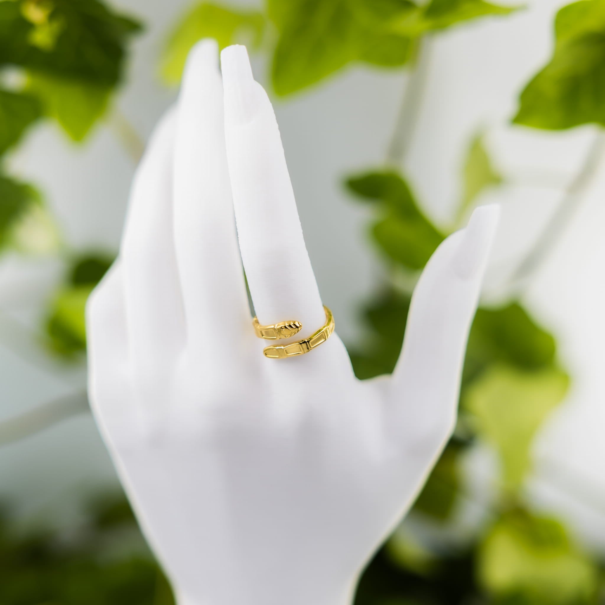 Goldener Schlangenanhänger-Ring