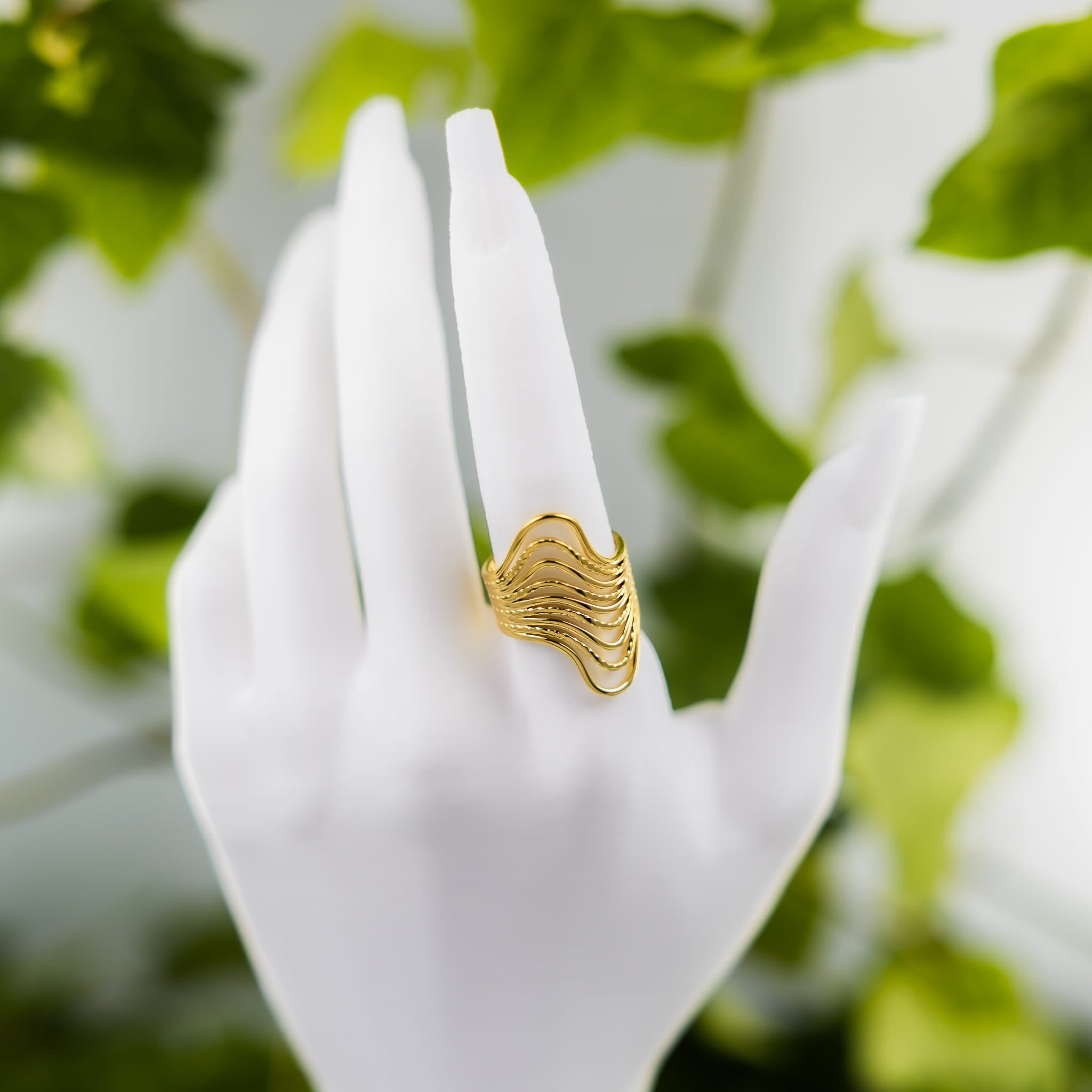 Goldener Ring – eine Welle der Eleganz