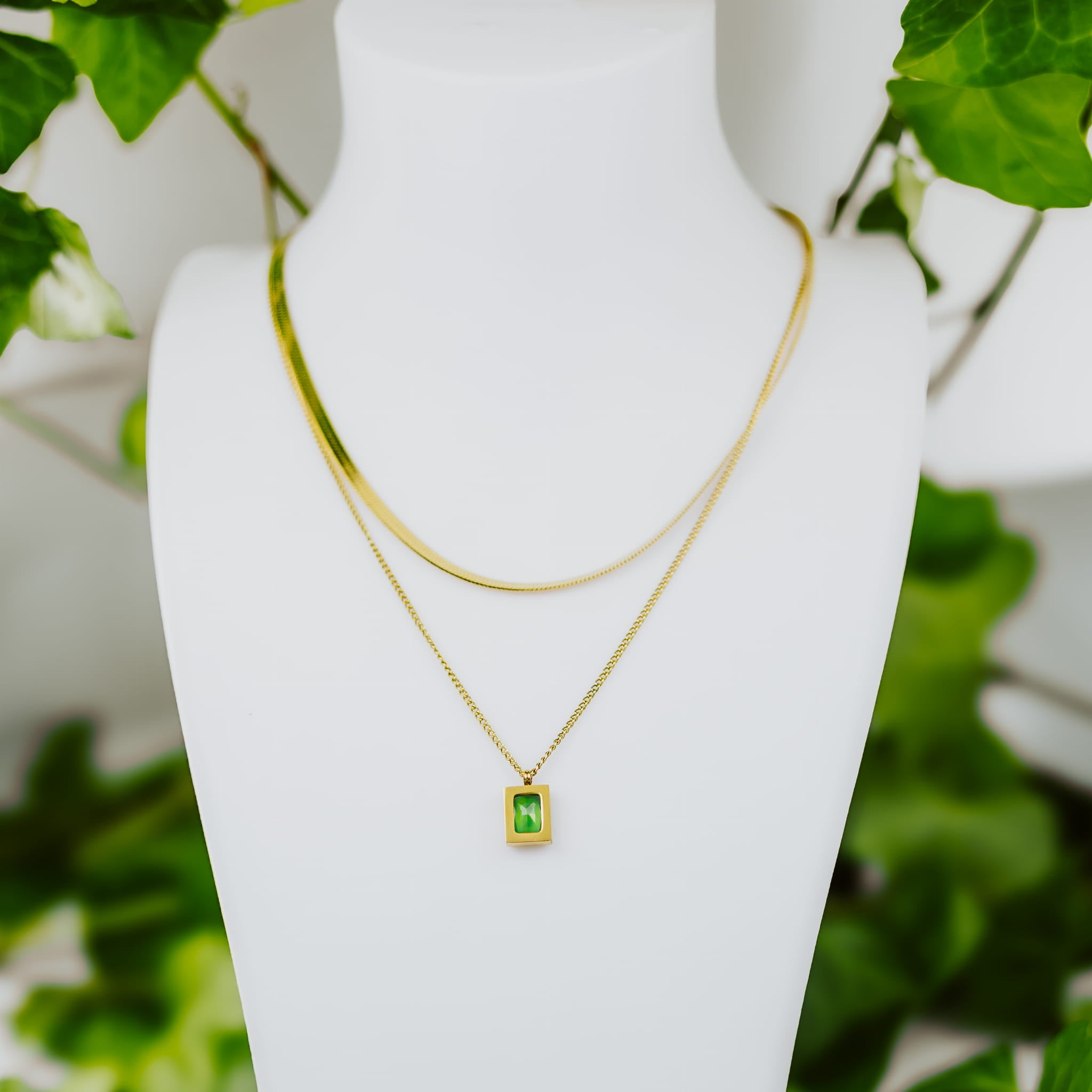 Doppelte Halskette mit grünem Zirkon