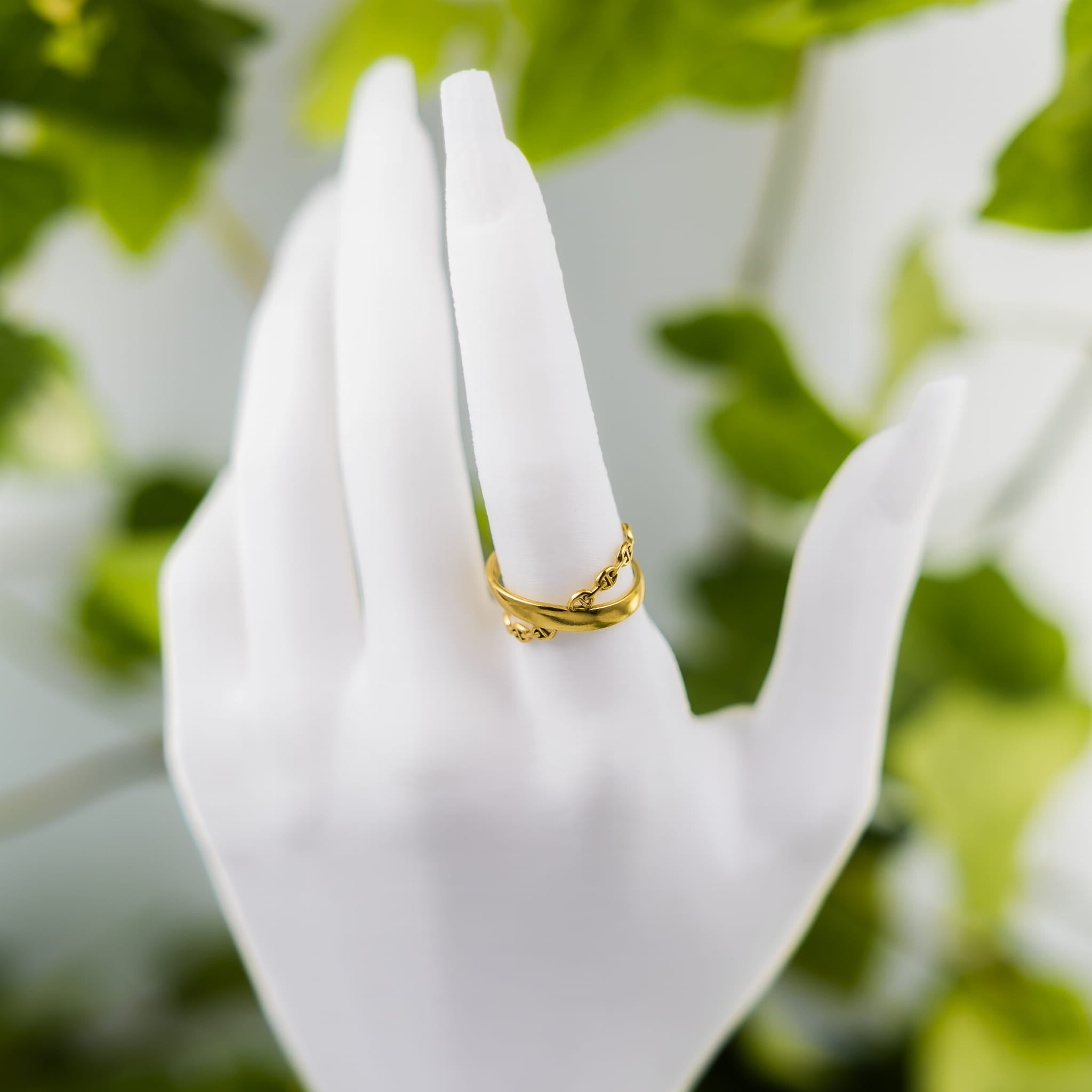 Goldring mit Kettenmotiv