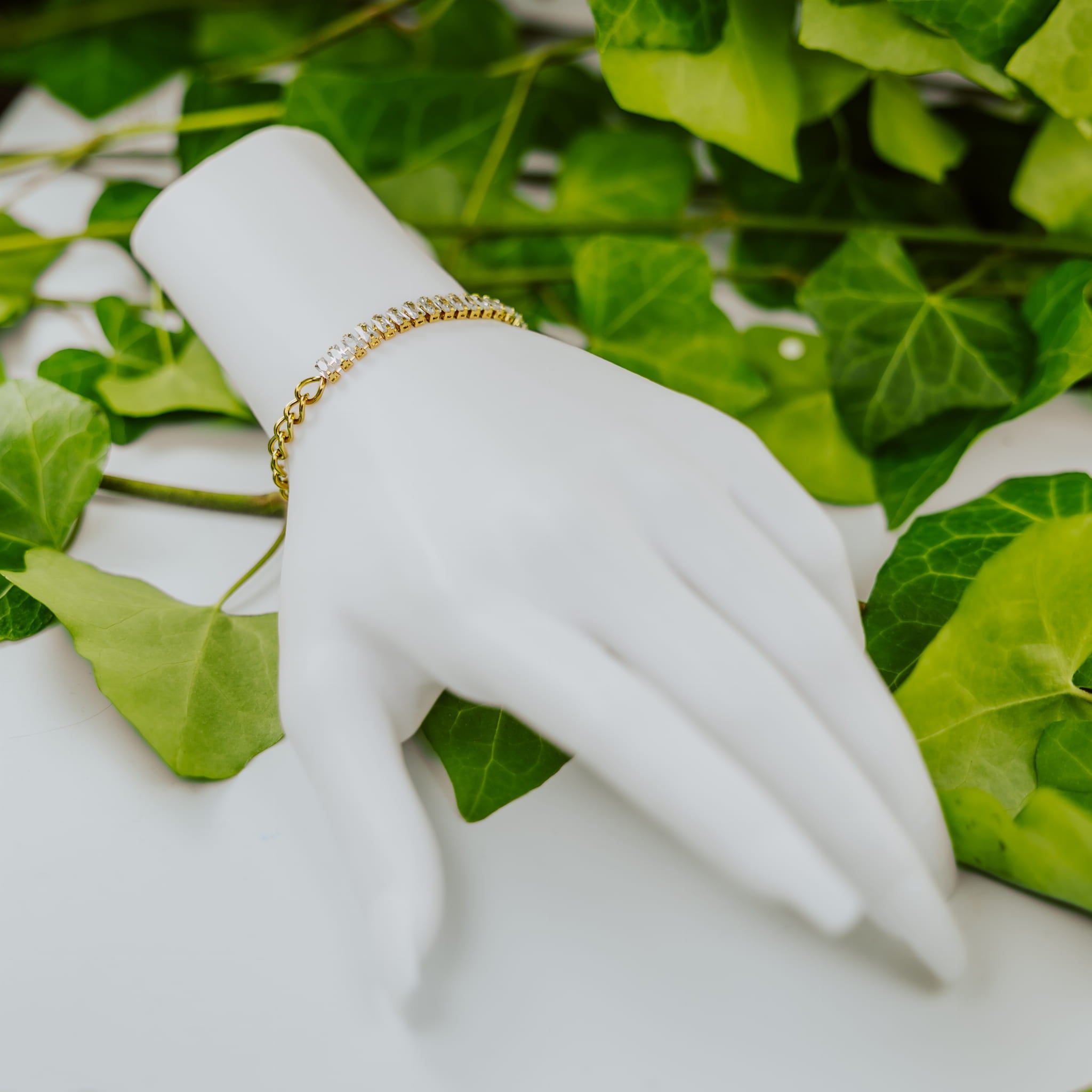 Elegantes Goldarmband mit Zirkonen