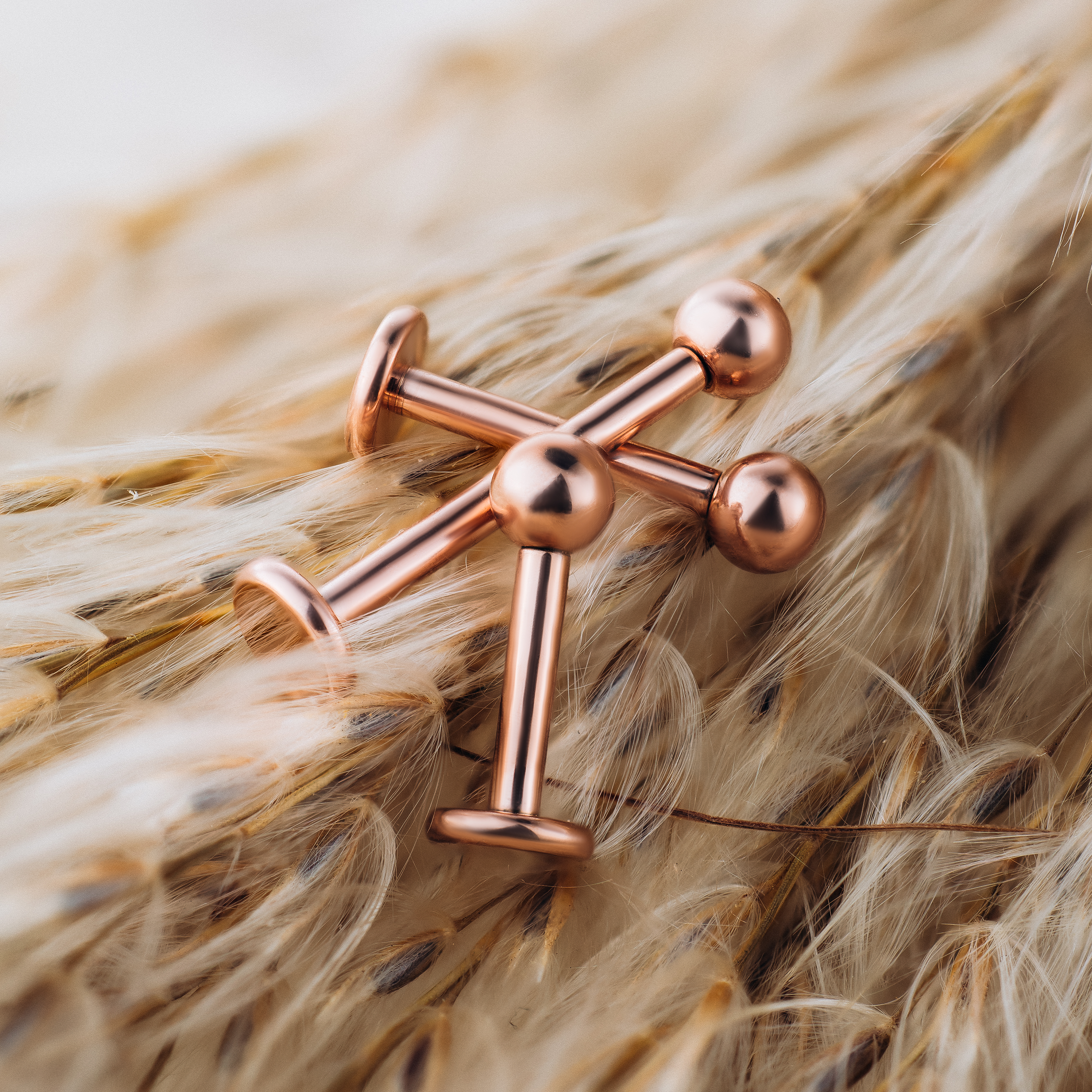 Labret mit Kugel, roségoldfarben – Chirurgenstahl 316L